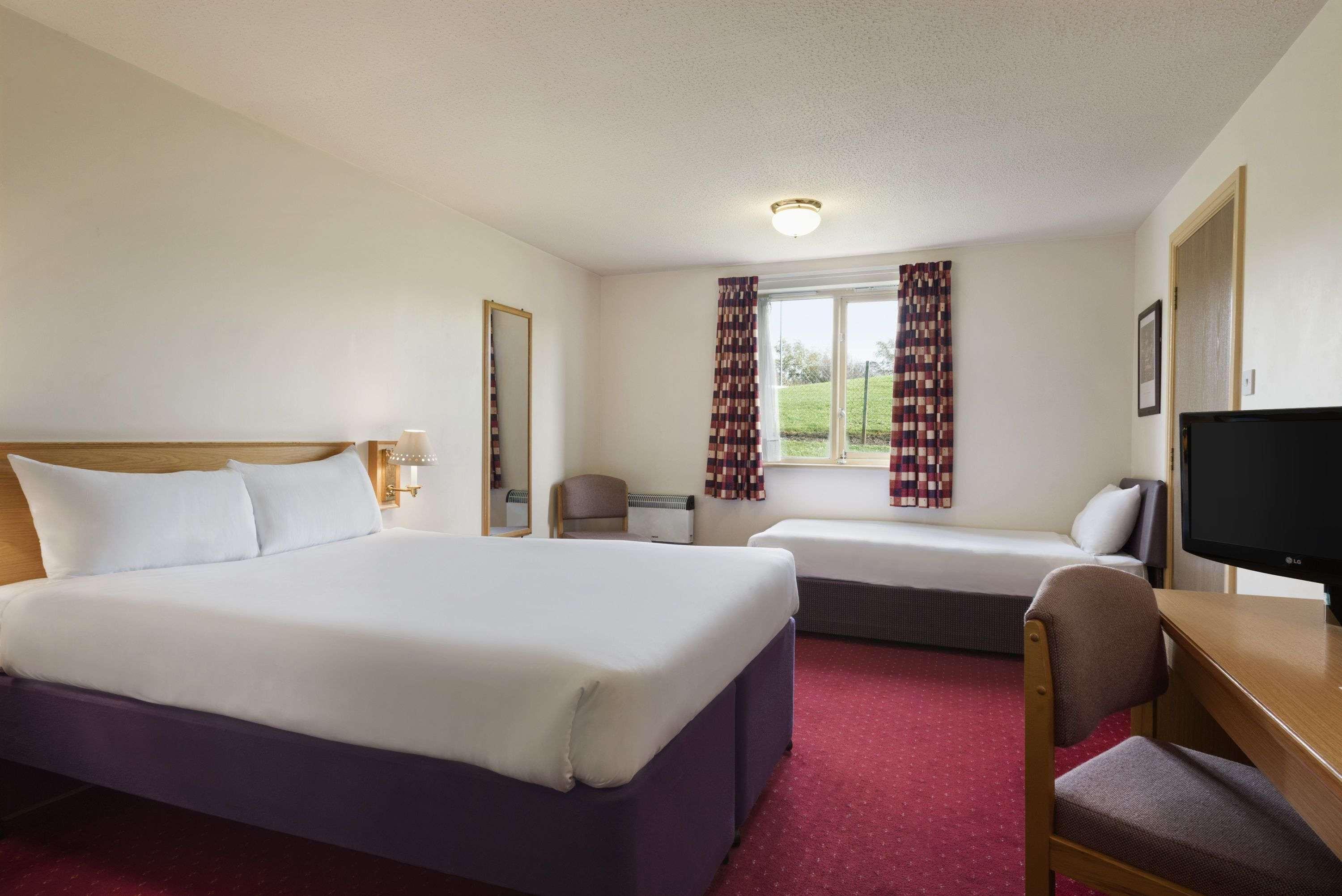 Days Inn Tewkesbury Strensham Extérieur photo