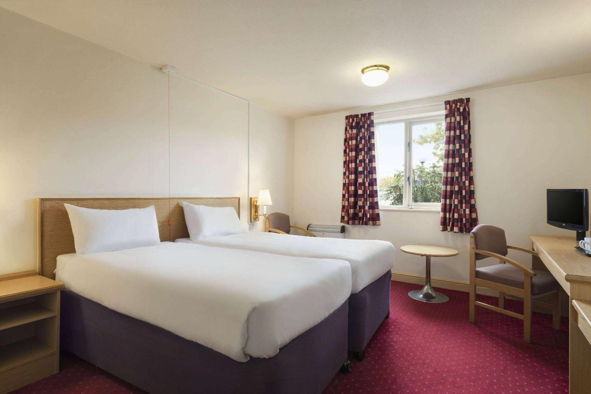Days Inn Tewkesbury Strensham Extérieur photo