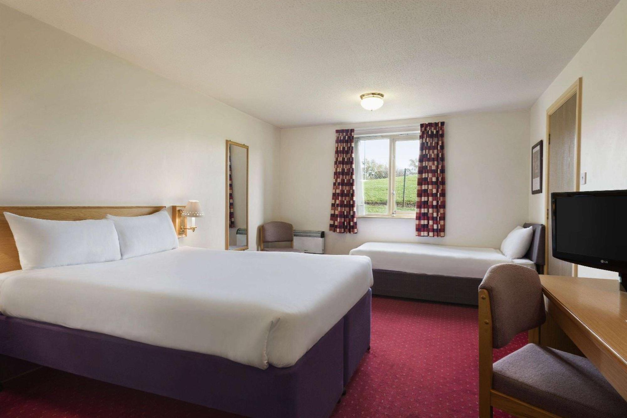 Days Inn Tewkesbury Strensham Extérieur photo